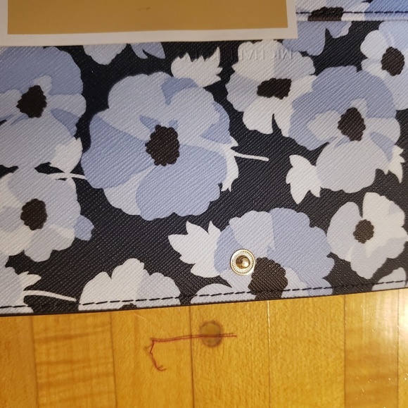 Michael Kors wallet - Picture 5 of 6